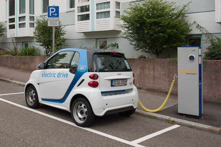 Electric vehicle charging station used for chauffeur fleet charging