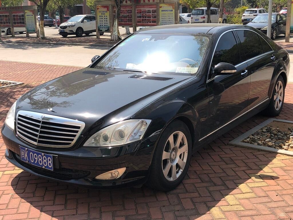 Executive sedan suited to business meetings