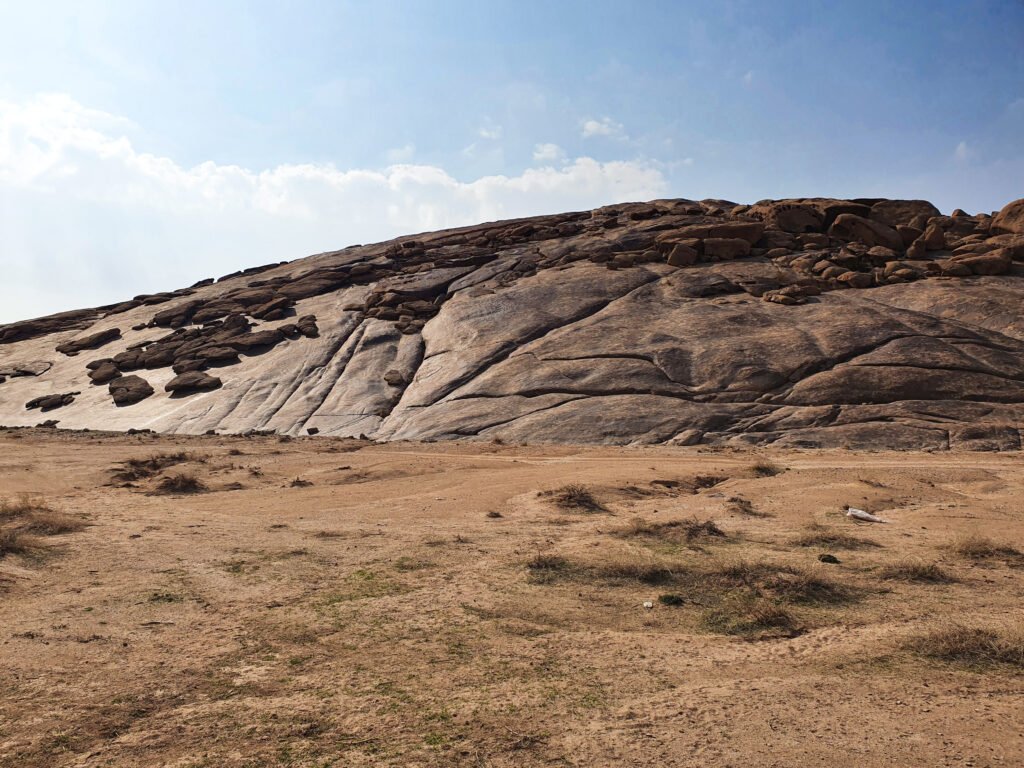 Desert landscape in central Saudi Arabia, a route where ground clearance matters