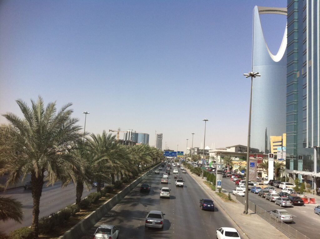 King Fahd Road in Riyadh, a common route for both self-drive and pre-booked transport