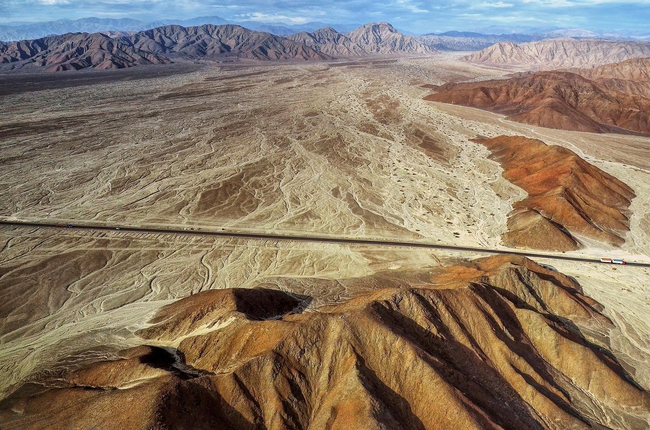 Aerial view of a desert highway connecting two Saudi Arabian cities
