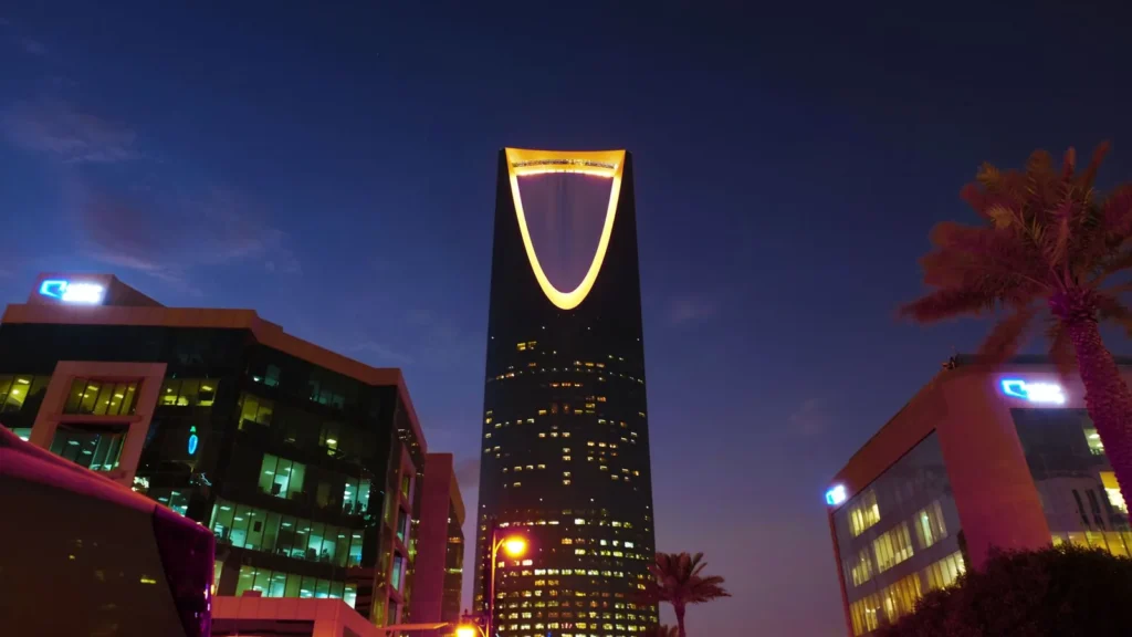 Kingdom Centre tower in Riyadh lit up at night