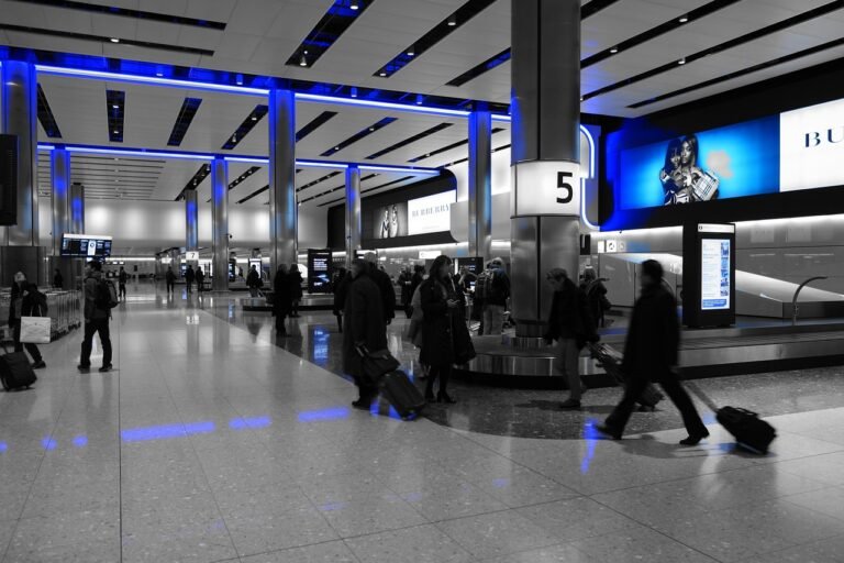 Travelling With Older Passengers in Saudi Arabia: Choosing the Vehicle and Planning the Stops