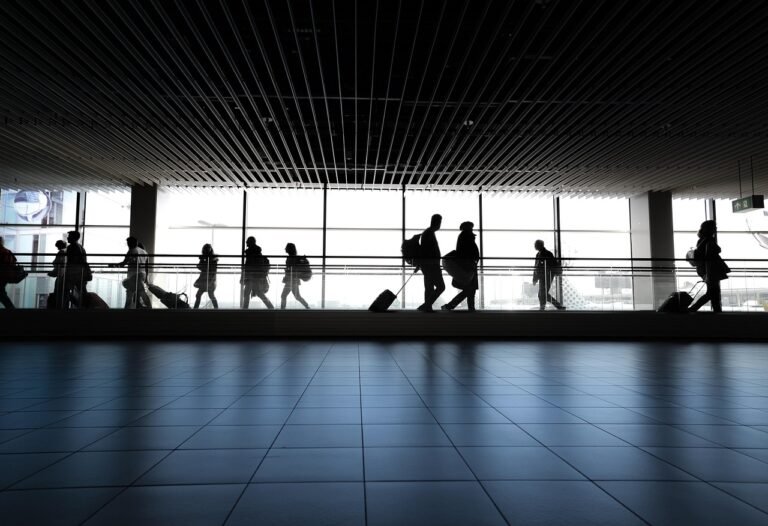 Long layover in Jeddah or Riyadh: can you leave the airport?